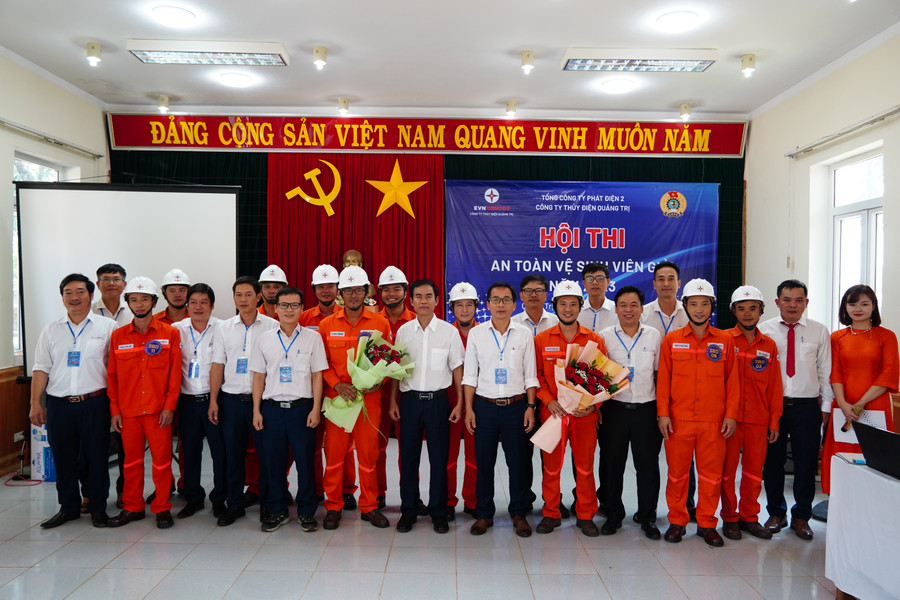 Ban Tổ chức, các thí sinh chụp ảnh lưu niệm Hội thi ATVSV giỏi cấp Cơ sở năm 2023.