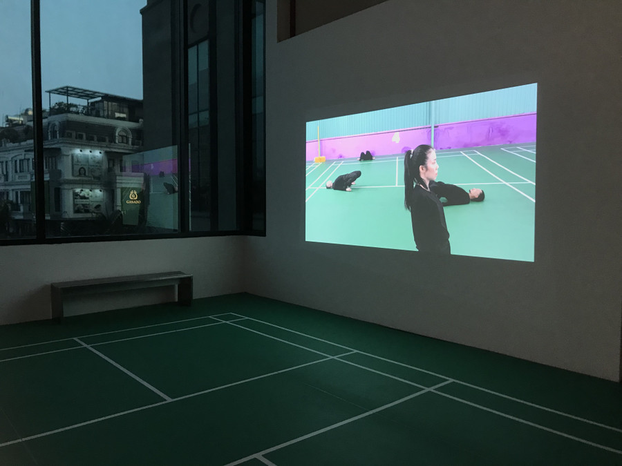 Khát vọng chế tạo những cỗ máy giống con người đã thôi thúc nghệ sĩ Nguyễn Hoàng Giang nghiên cứu cách robot được huấn luyện để hoàn thành những công việc vốn của con người được thể hiện qua tác phẩm “Human Learning”. Khát vọng chế tạo những cỗ máy giống con người đã thôi thúc nghệ sĩ Nguyễn Hoàng Giang nghiên cứu cách robot được huấn luyện để hoàn thành những công việc vốn của con người được thể hiện qua tác phẩm “Human Learning”.