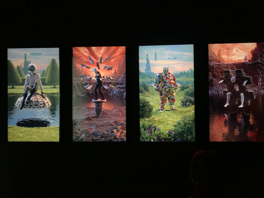 Chuỗi chân dung hoạt hình của các nhân vật từ Thiên đàng đến Địa ngục (từ trái sang phải). Chuỗi chân dung hoạt hình của các nhân vật từ Thiên đàng đến Địa ngục (từ trái sang phải).