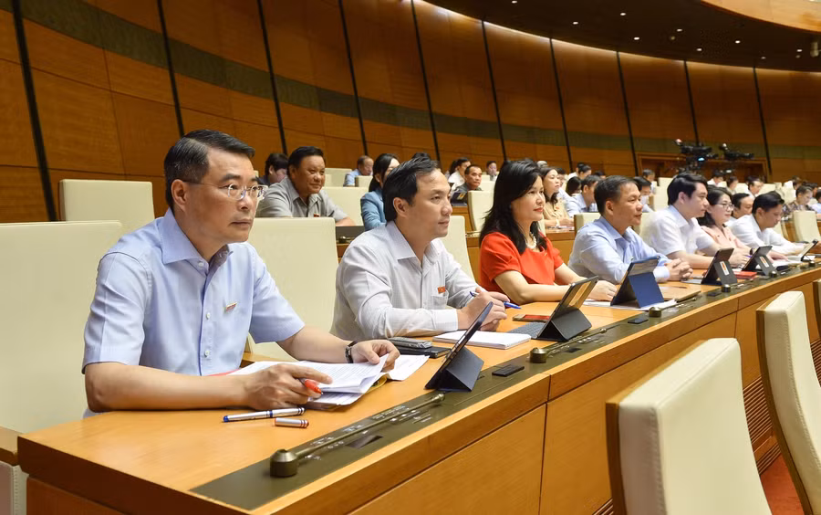 Các đại biểu Quốc hội tham dự phiên thảo luận