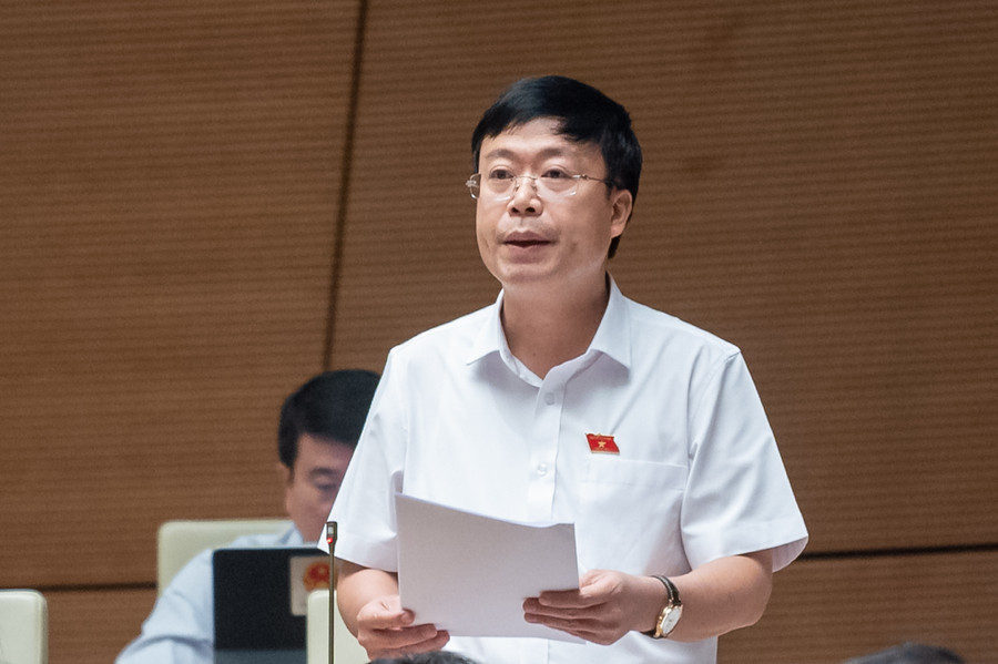 Đại biểu Nguyễn Đại Thắng (Đoàn ĐBQH tỉnh Hưng Yên) cho rằng cần xem xét lại quy định kênh, rạch, hồ, ao, đầm, phá là nguồn nước. Đại biểu Nguyễn Đại Thắng (Đoàn ĐBQH tỉnh Hưng Yên) cho rằng cần xem xét lại quy định kênh, rạch, hồ, ao, đầm, phá là nguồn nước.