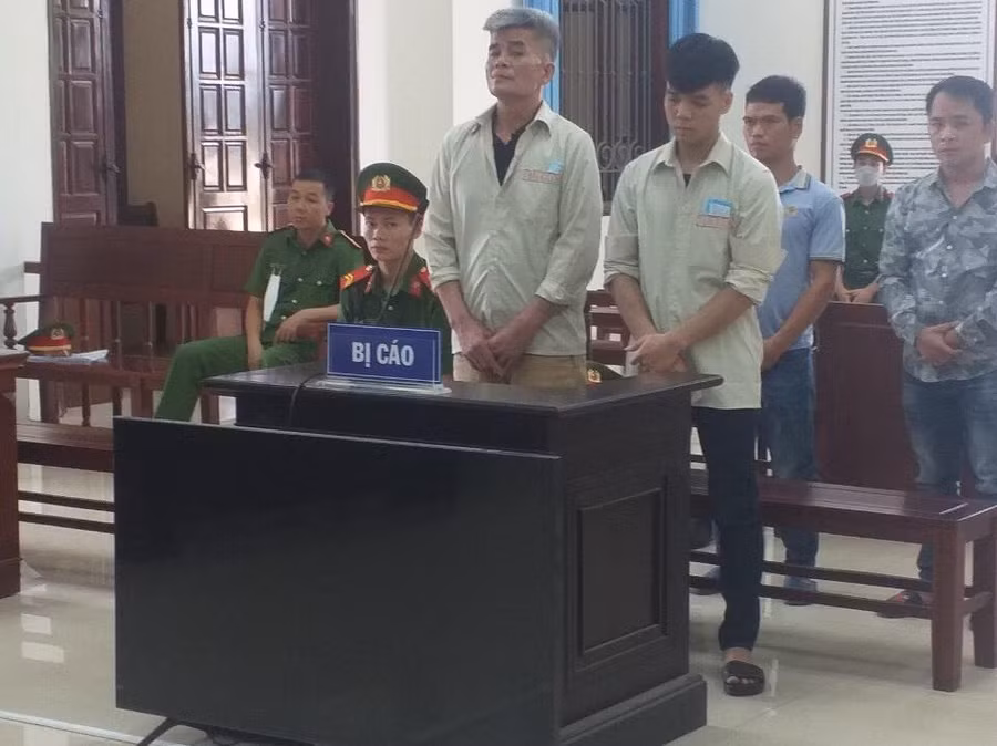 Các bị cáo tại phiên tòa xét xử.