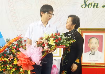 Cậu bé vàng môn Vật lý