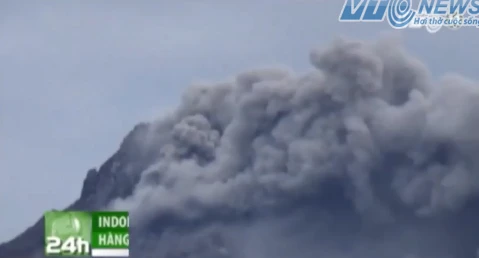 Hàng ngàn dân Indonesia tháo chạy khỏi núi lửa