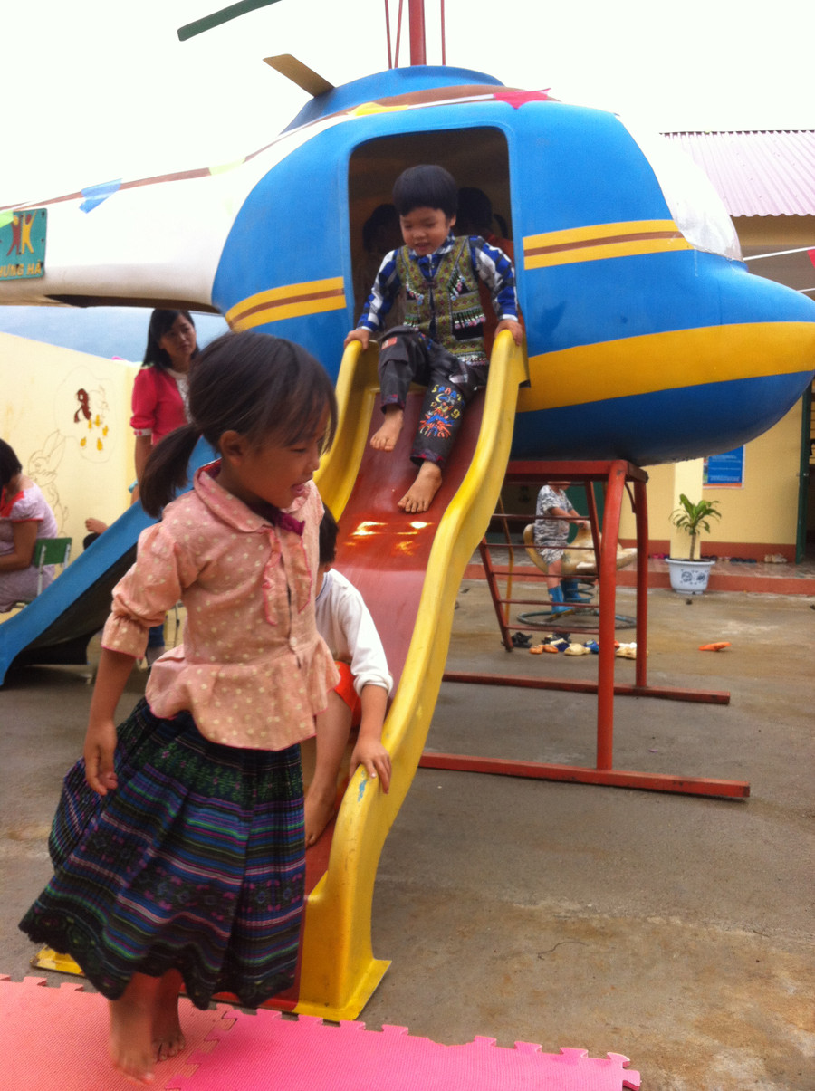 Vui quá khi được học trong ngôi trường mới!