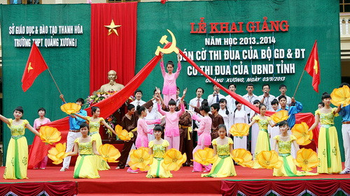 Tiết mục văn nghệ chào mừng lễ khai giảng