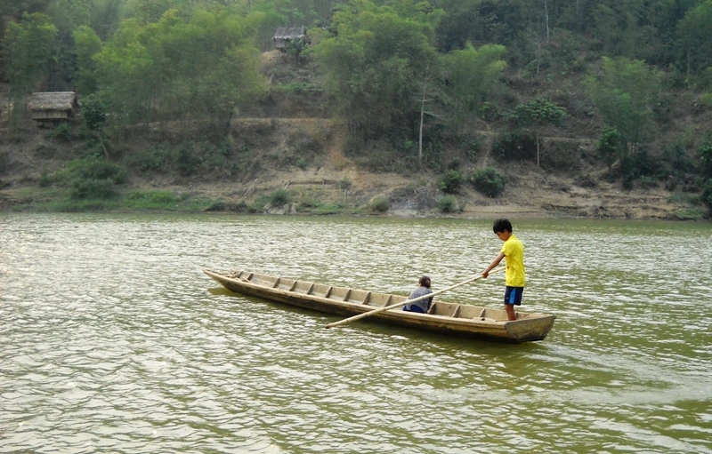 Lật thuyền trên sông Mã, 2 người thiệt mạng