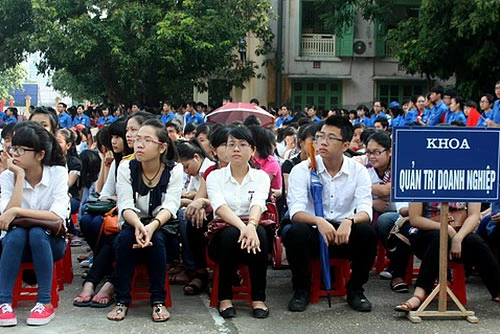 Gần 4.000 tân sinh viên ĐH Thương Mại vào năm học mới