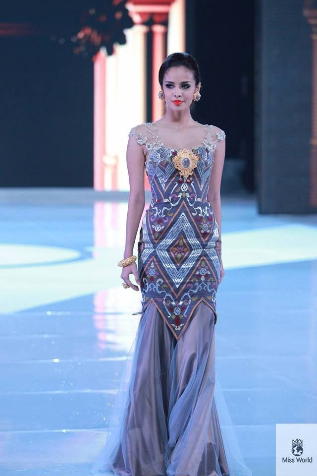 Là một diễn viên kiêm người dẫnchương trình truyền hình nổi tiếng của Philippines, Megan Young luôn biết cách giúp mình tỏa sáng trên sân khấu. Sự tự tin cùng những bước đi đẹp đã giúp cô gái trẻ chiến thắng phần thi Top Model.