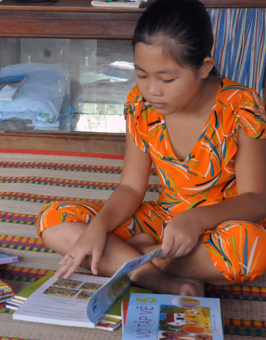 Em Bùi Diễm Trinh, học sinh lớp 5, Trường TH-THCS An Hòa chuẩn bị tập sách đầy đủ cho năm học mới Em Bùi Diễm Trinh, học sinh lớp 5, Trường TH-THCS An Hòa chuẩn bị tập sách đầy đủ cho năm học mới