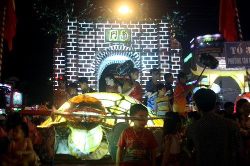 Mô hình thành nhà Mạc và rùa Hồ Gươm