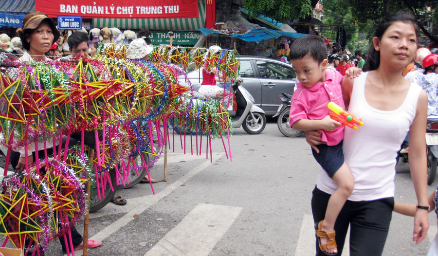 Đồ chơi súng ống, đồ chơi nhập lậu át đồ chơi truyền thống