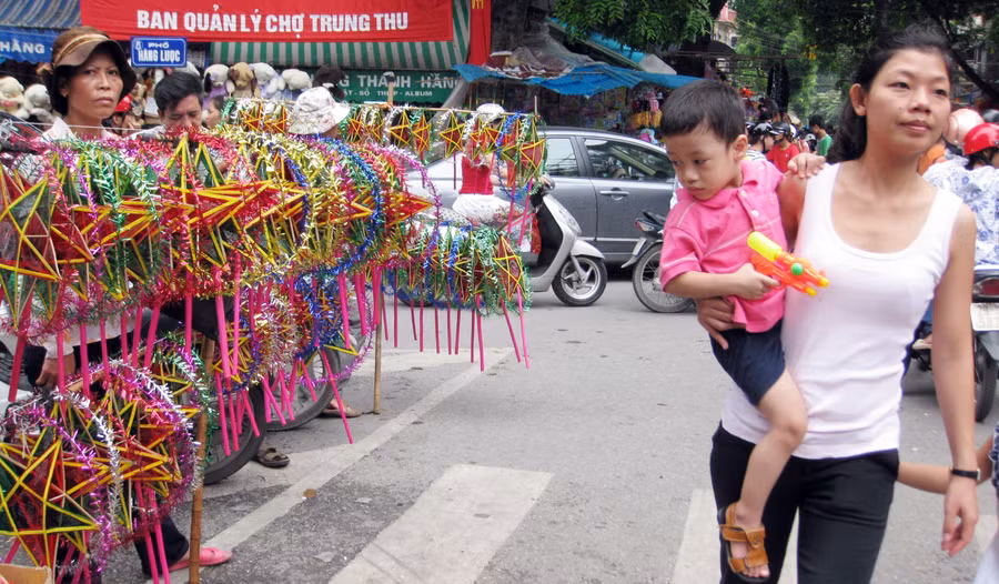 Đồ chơi súng ống, đồ chơi nhập lậu át đồ chơi truyền thống