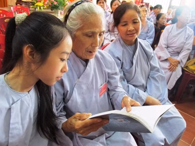 Đắm chìm trong những áng thơ thiền