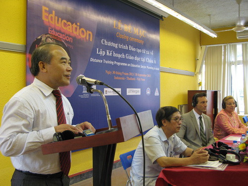 TS. Nguyễn Vinh Hiển phát biểu tại lễ bế mạc TS. Nguyễn Vinh Hiển phát biểu tại lễ bế mạc