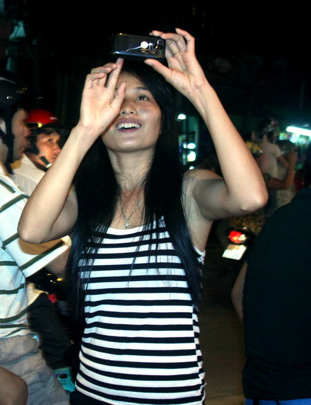 Bạn trẻ thích thú chụp ảnh trong “Lễ hội thành Tuyên”