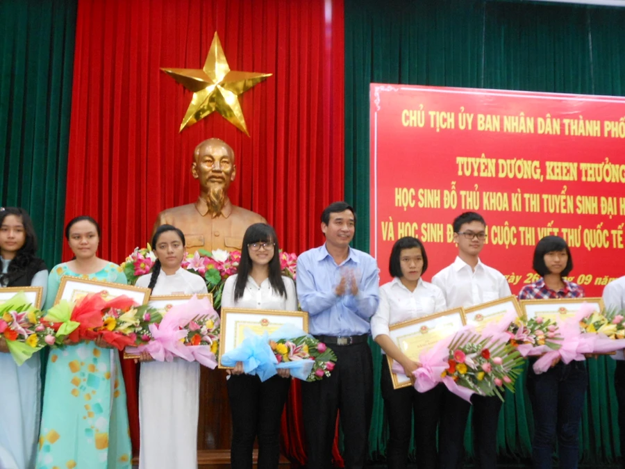 Đà Nẵng: Tuyên dương thủ khoa kỳ thi tuyển sinh ĐH, CĐ năm 2013