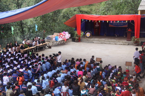 Quang cảnh buổi lễ khai giảng muộn