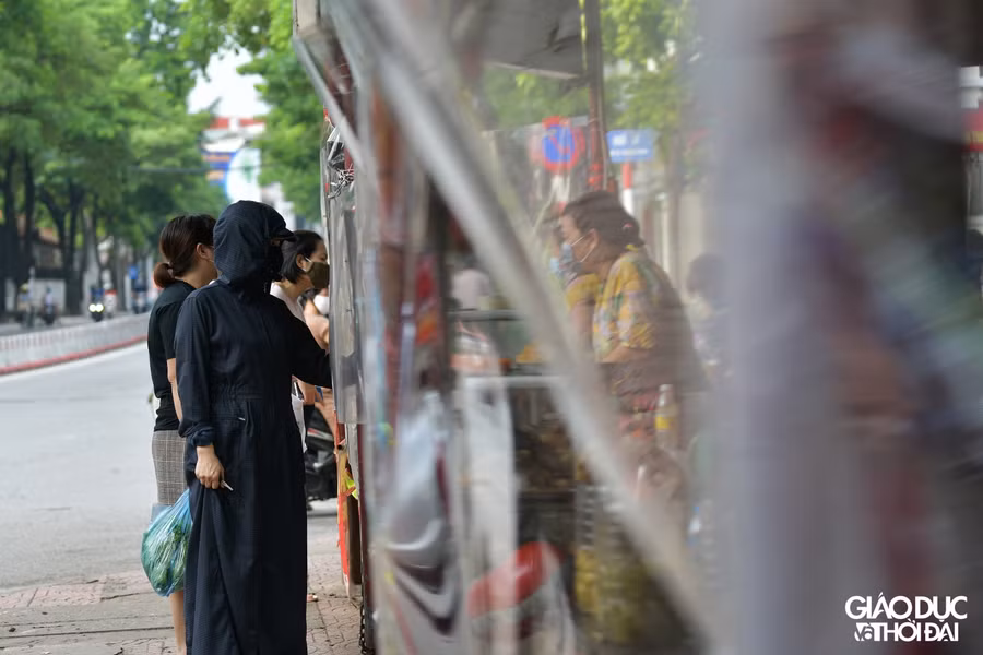 Hà Nội: Độc đáo chợ "quây nilong" phòng Covid-19 ảnh 10