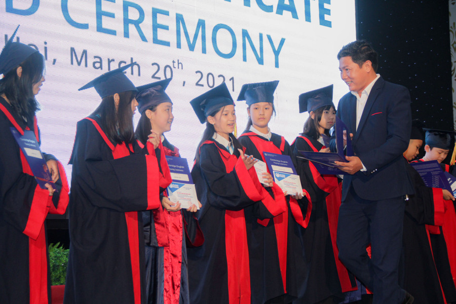 Học viên được cấp chứng chỉ sau khi hoàn thành chương trình học.