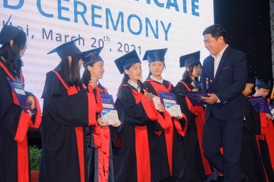 Học viên được cấp chứng chỉ sau khi hoàn thành chương trình học.