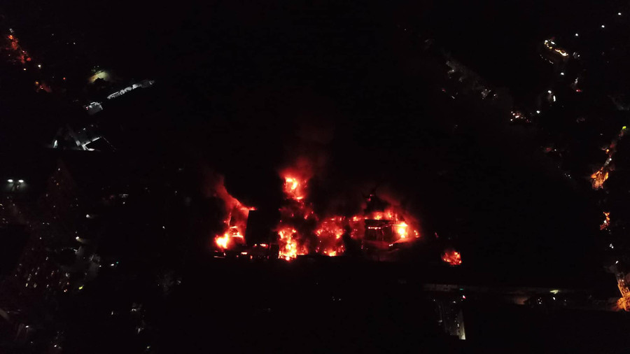 Đám cháy nhà máy phích nước Rạng Đông nhìn từ trên cao