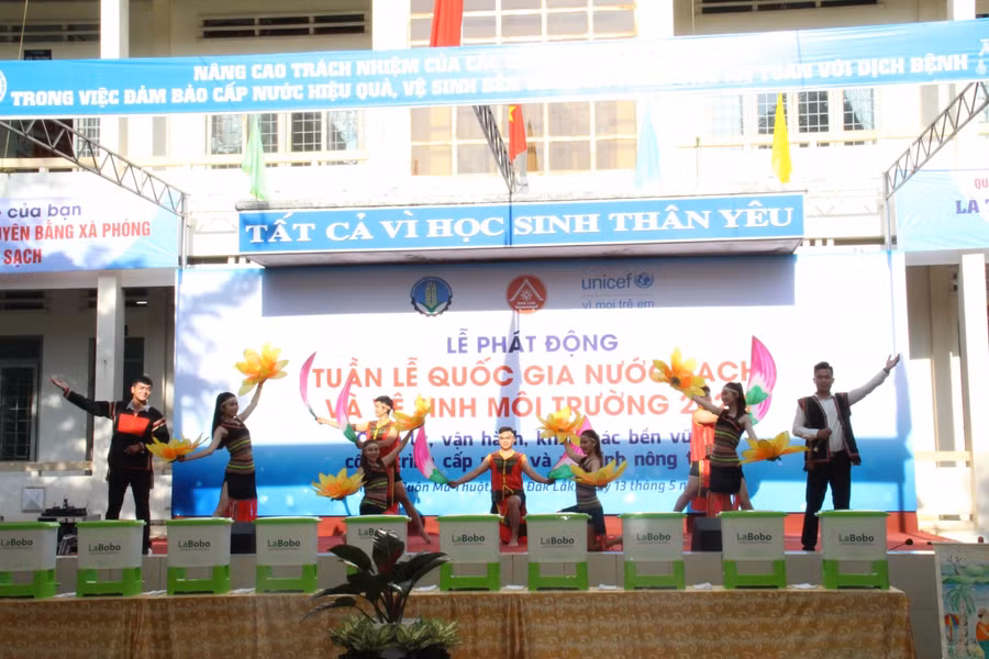 Văn nghệ chào mừng Tuần lễ Quốc gia Nước sạch và Vệ sinh môi trường năm 2022.