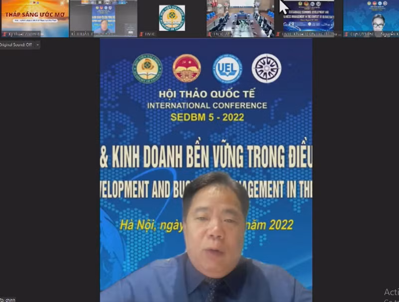 PGS.TS Nguyễn Trọng Cơ phát biểu trực tuyến