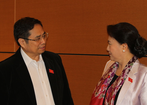 Ông Phạm Minh Chính - Trưởng ban Tổ chức Trung ương trao đổi với bà Nguyễn Thị Kim Ngân - Chủ tịch Quốc hội trong phiên họp tổ ngày 27/10. Ảnh: Võ Văn Thành Ông Phạm Minh Chính - Trưởng ban Tổ chức Trung ương trao đổi với bà Nguyễn Thị Kim Ngân - Chủ tịch Quốc hội trong phiên họp tổ ngày 27/10. Ảnh: Võ Văn Thành