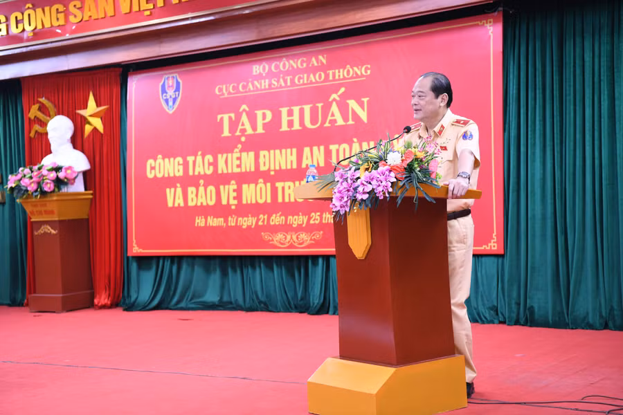 Thiếu tướng Lê Xuân Đức, Phó Cục trưởng Cục CSGT, Trưởng Ban tổ chức tập huấn dự, phát biểu khai mạc.