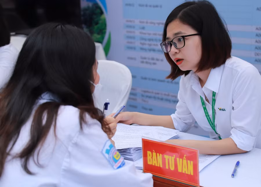 Thí sinh tham dự ngày hội tư vấn tuyển sinh, hướng nghiệp năm 2022