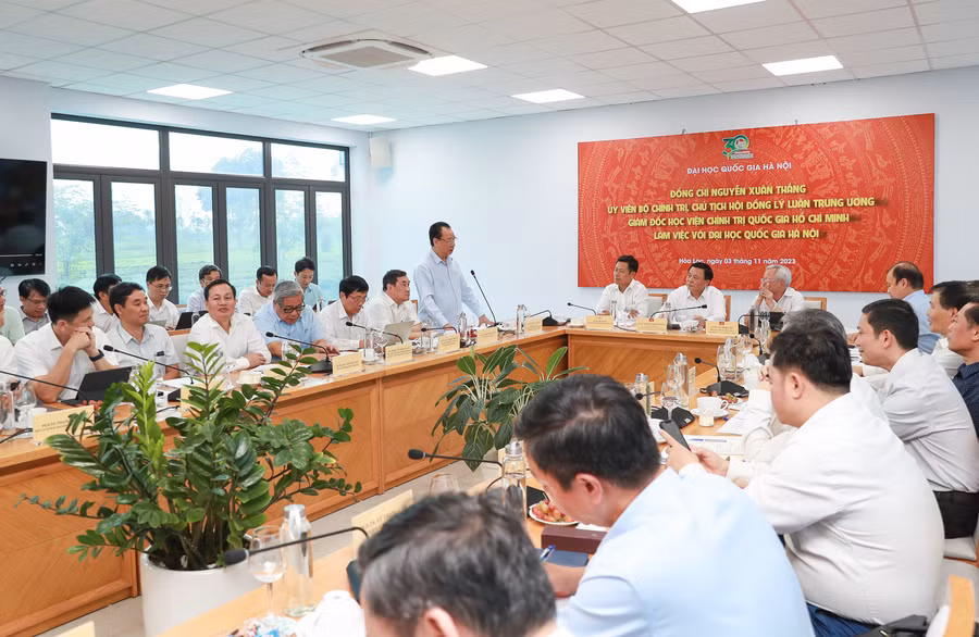 GS.TS Phùng Hữu Phú, nguyên Ủy viên TW Đảng, khẳng định thế mạnh của ĐHQGHN trong nghiên cứu lý luận chính trị.