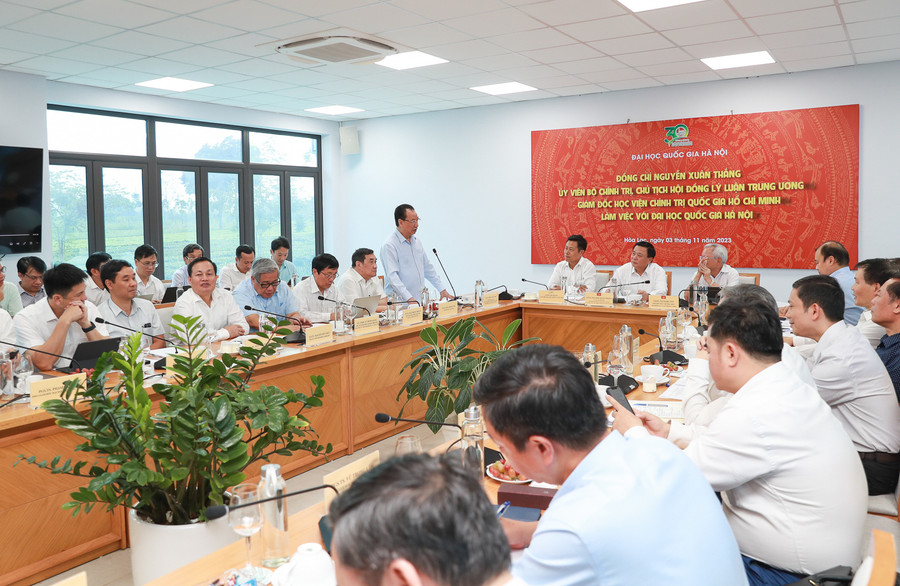 GS.TS Phùng Hữu Phú, nguyên Ủy viên TW Đảng, khẳng định thế mạnh của ĐHQGHN trong nghiên cứu lý luận chính trị.