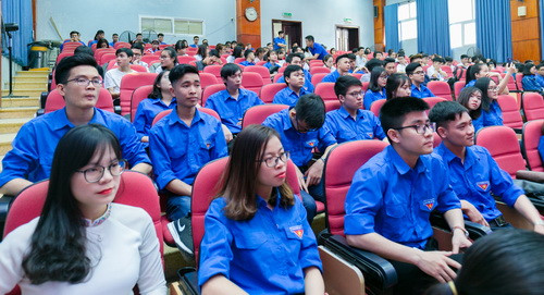 Các đoàn viên của Học viện tham dự lễ mít tinh Các đoàn viên của Học viện tham dự lễ mít tinh