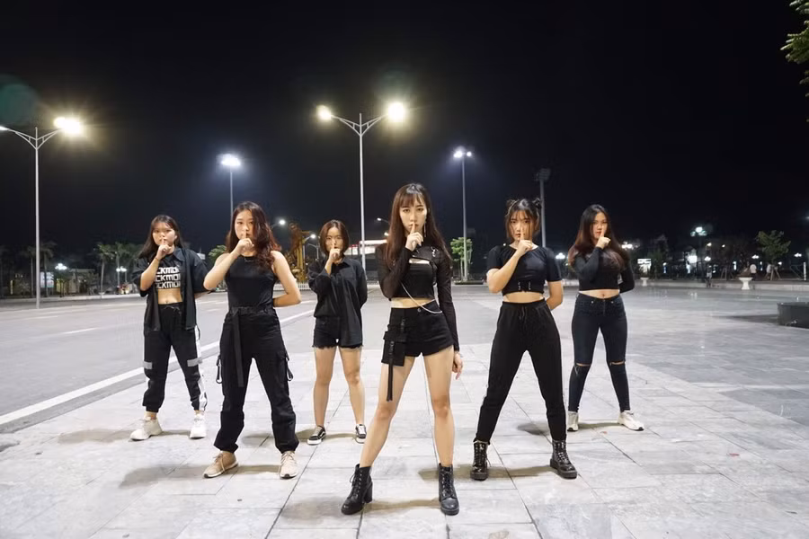 Màn nhảy DC của Đậu Như Quỳnh và các bạn.