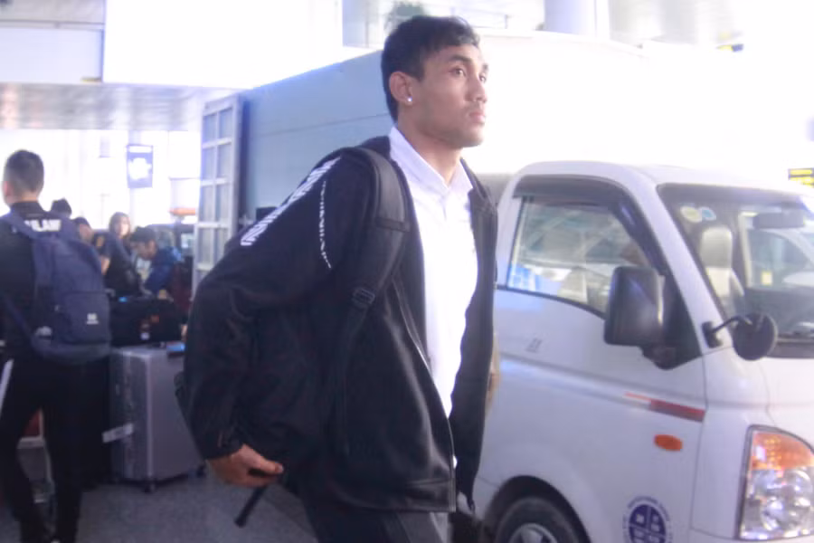 Tiền đạo Teerasil Dangda.