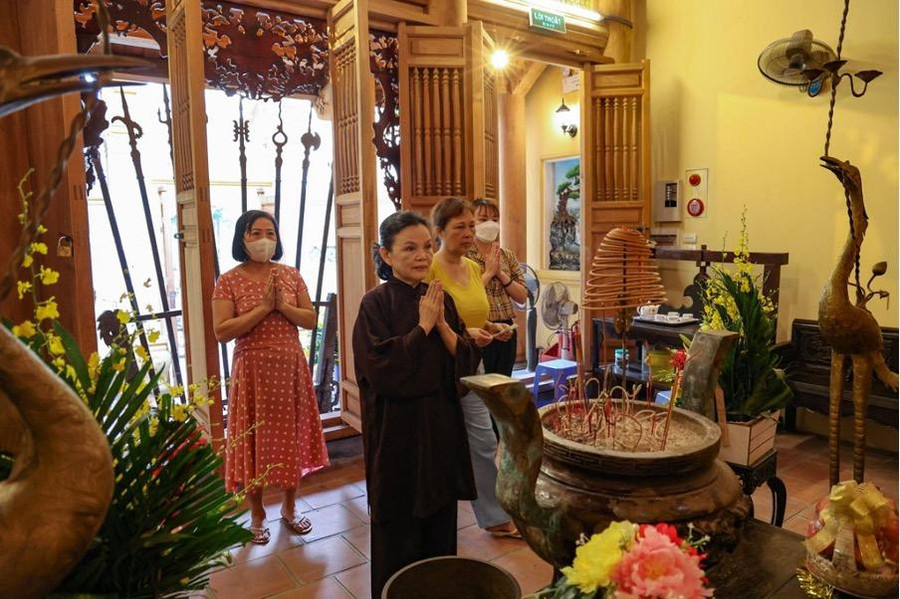 Mỗi năm 2 lần tại Đình Cổ Vũ, chính quyền và nhân dân địa phương tề tựu đông đủ để tổ chức tế lễ để tưởng nhớ công đức của các vị thần. Mỗi năm 2 lần tại Đình Cổ Vũ, chính quyền và nhân dân địa phương tề tựu đông đủ để tổ chức tế lễ để tưởng nhớ công đức của các vị thần.