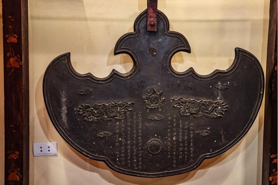 Một số hiện vật cổ trưng bày tại Đình Cổ Vũ. Một số hiện vật cổ trưng bày tại Đình Cổ Vũ.