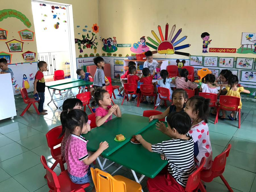 Phổ cập GDMN cho trẻ mẫu giáo thể hiện tính nhân văn cao. Phổ cập GDMN cho trẻ mẫu giáo thể hiện tính nhân văn cao.