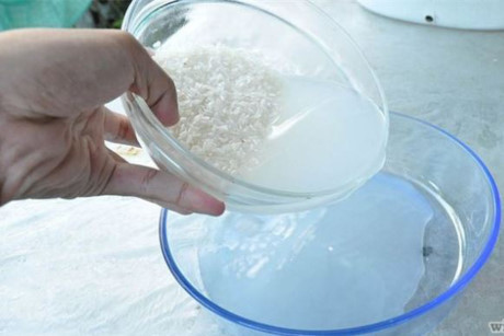 Da đen cỡ nào cũng trắng mịn khi sử dụng nước vo gạo - Ảnh 1 Da den co nao cung trang min khi su dung nuoc vo gao - Anh 1