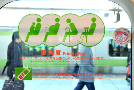 Cảm phục 5 người Nhật nhường chàng trai Việt check-in trước ở sân bay - Ảnh 6 Cam phuc 5 nguoi Nhat nhuong chang trai Viet check-in truoc o san bay - Anh 6