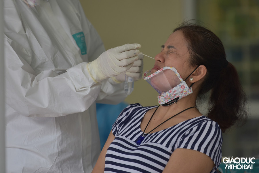 Người dân sẽ để lại thông tin theo phiếu, sau khi test xong sẽ ra về, kết quả sẽ được thông báo qua điện thoại.