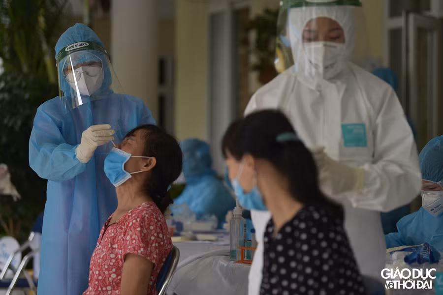 Hà Nội xét nghiệm diện rộng cho 300.000 người tại khu vực và nhóm nguy cơ cao ảnh 13