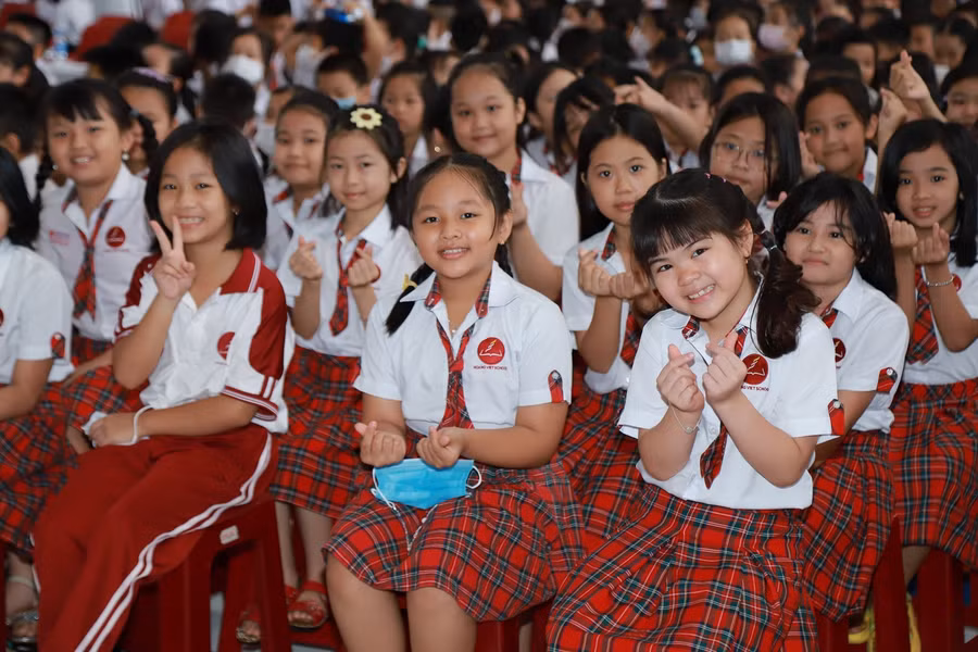 Các học sinh dự lễ tổng kết năm học 2021-2022.