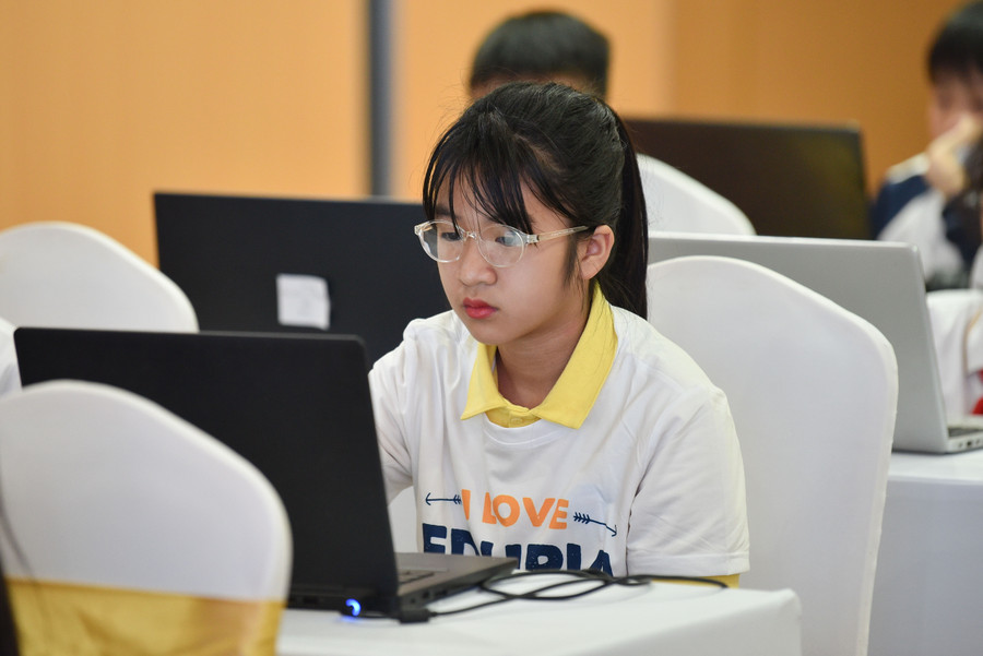 Vòng thi đặc biệt 'Vì Hoà Bình giỏi tiếng Anh' cấp tiểu học năm học 2022-2023 được tổ chức nhằm trang bị cho học sinh kiến thức, kỹ năng tiếng Anh thích ứng với thời kỳ hội nhập quốc tế; phát hiện, bồi dưỡng học sinh có năng khiếu, đồng thời khích lệ phong trào học tiếng Anh phát triển mạnh mẽ trong học sinh ngay từ những năm đầu cấp. Vòng thi đặc biệt 'Vì Hoà Bình giỏi tiếng Anh' cấp tiểu học năm học 2022-2023 được tổ chức nhằm trang bị cho học sinh kiến thức, kỹ năng tiếng Anh thích ứng với thời kỳ hội nhập quốc tế; phát hiện, bồi dưỡng học sinh có năng khiếu, đồng thời khích lệ phong trào học tiếng Anh phát triển mạnh mẽ trong học sinh ngay từ những năm đầu cấp.