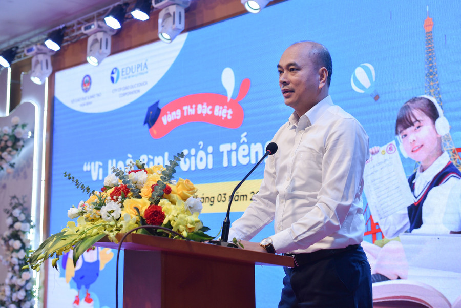 Ông Nguyễn Đức Quân, Phó Tổng Giám đốc điều hành EDUCA Corporation phát biểu tại cuộc thi. Ông Nguyễn Đức Quân, Phó Tổng Giám đốc điều hành EDUCA Corporation phát biểu tại cuộc thi.