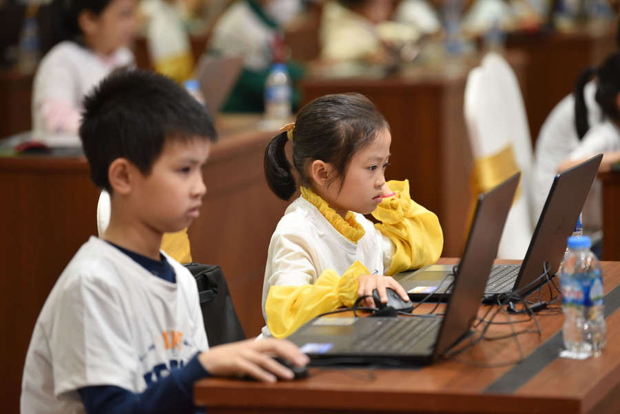 Vòng thi đặc biệt 'Vì Hoà Bình giỏi tiếng Anh' cấp tiểu học năm học 2022-2023 được tổ chức nhằm trang bị cho học sinh kiến thức, kỹ năng tiếng Anh thích ứng với thời kỳ hội nhập quốc tế; phát hiện, bồi dưỡng học sinh có năng khiếu, đồng thời khích lệ phong trào học tiếng Anh phát triển mạnh mẽ trong học sinh ngay từ những năm đầu cấp. Vòng thi đặc biệt 'Vì Hoà Bình giỏi tiếng Anh' cấp tiểu học năm học 2022-2023 được tổ chức nhằm trang bị cho học sinh kiến thức, kỹ năng tiếng Anh thích ứng với thời kỳ hội nhập quốc tế; phát hiện, bồi dưỡng học sinh có năng khiếu, đồng thời khích lệ phong trào học tiếng Anh phát triển mạnh mẽ trong học sinh ngay từ những năm đầu cấp.