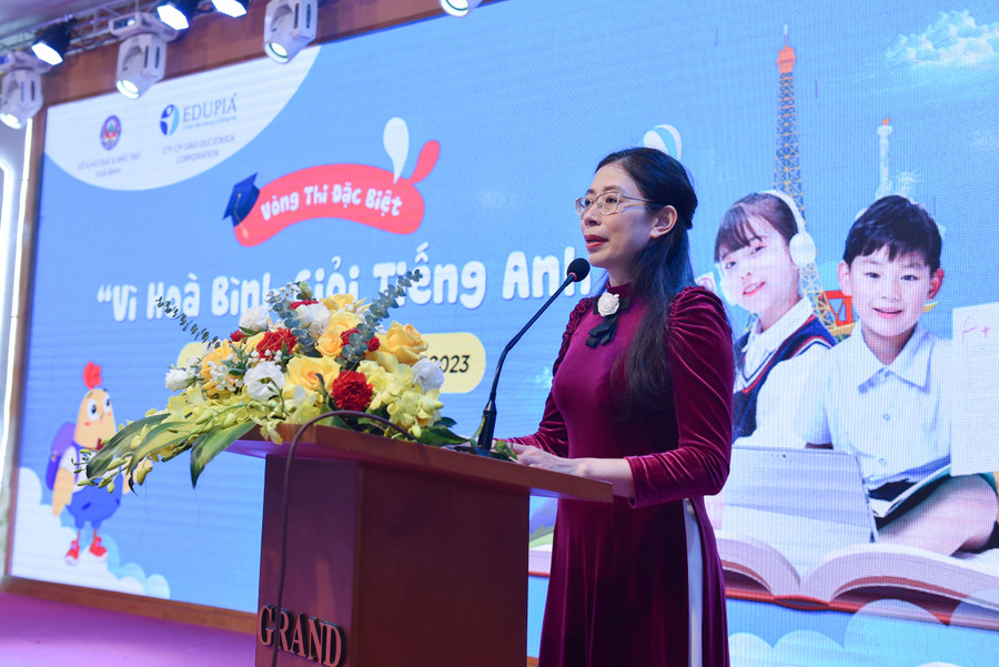 Bà Bùi Thị Kim Tuyến - Giám đốc Sở GD&ĐT tỉnh Hoà Bình phát biểu tại cuộc thi. Bà Bùi Thị Kim Tuyến - Giám đốc Sở GD&ĐT tỉnh Hoà Bình phát biểu tại cuộc thi.