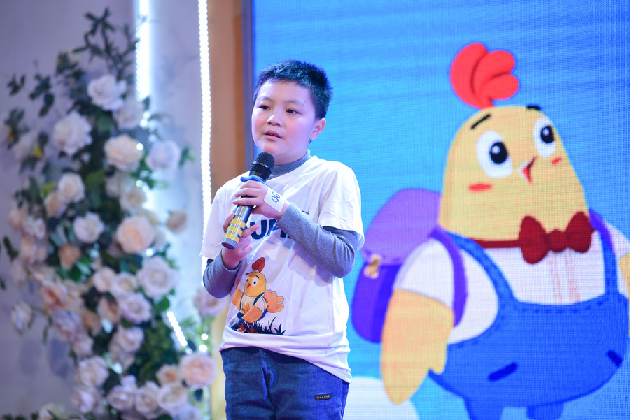 Tại ngày hội tiếng Anh giúp các em được tham gia nhiều hoạt động bổ ích, lý thú, rinh về phần quà bất ngờ, từ đó vun đắp tình yêu và hứng thú học ngoại ngữ. Tại ngày hội tiếng Anh giúp các em được tham gia nhiều hoạt động bổ ích, lý thú, rinh về phần quà bất ngờ, từ đó vun đắp tình yêu và hứng thú học ngoại ngữ.