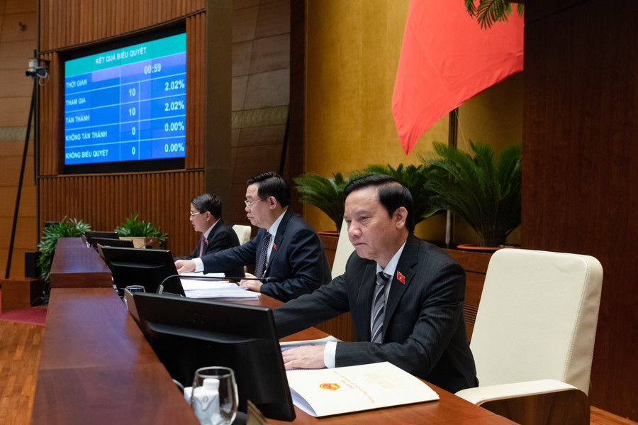 Lãnh đạo Quốc hội ấn nút thông qua Luật Giao dịch điện tử (sửa đổi).